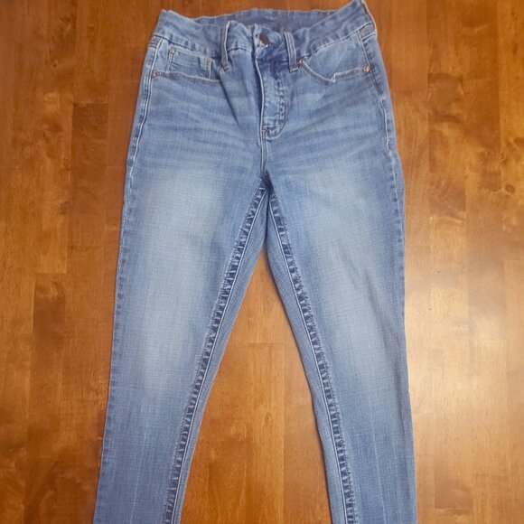 Seven7 ~ Sz 6 ~ Light / Medium Wash Jeans ~ Very Good / Excellent Condition - Picture 1 of 11